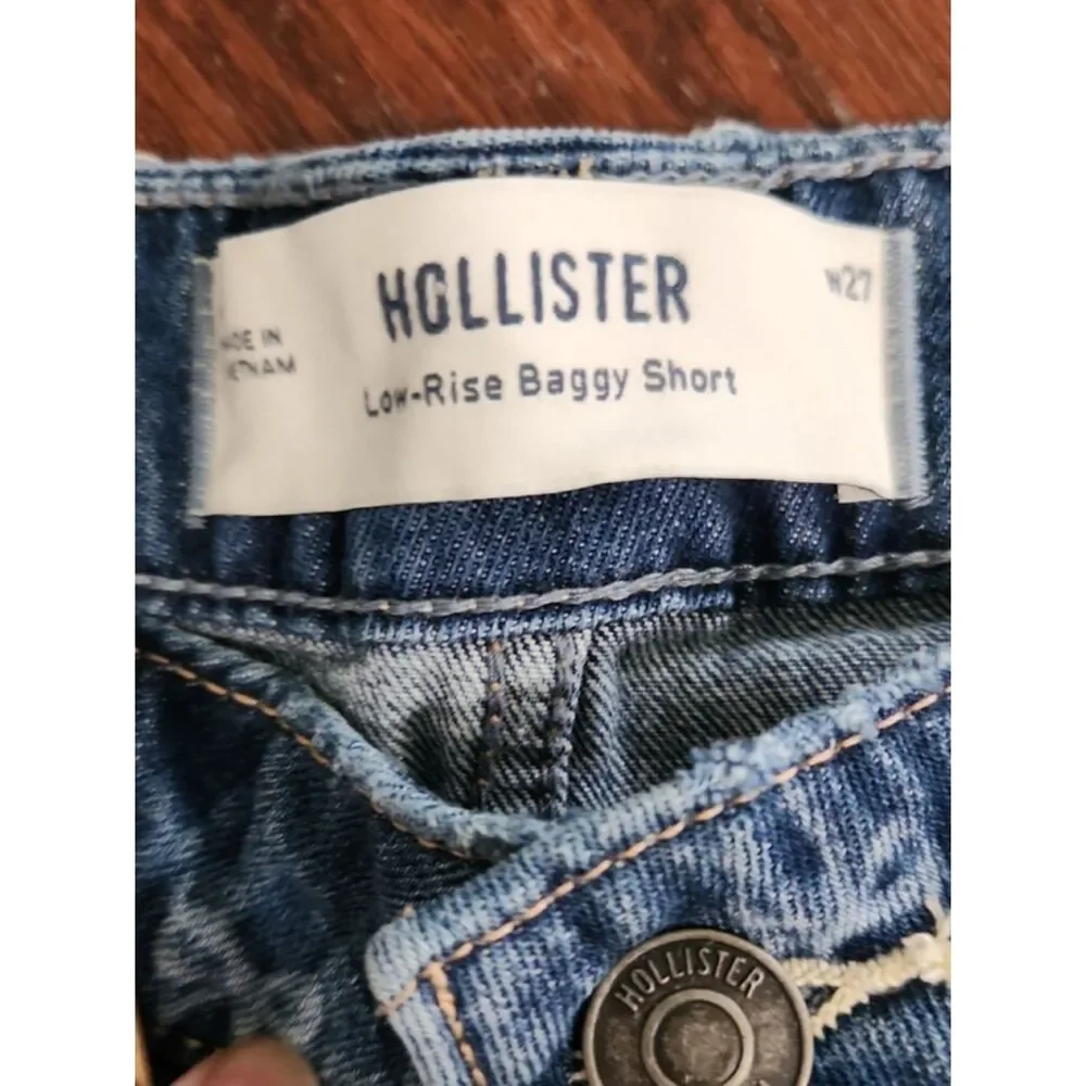 NWT Hollister Low Rise Baggy Denim Shorts, Bow, Medium Wash, Size 27/4